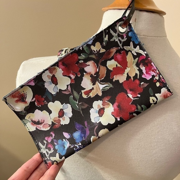 Carlos Santana Floral Medium Shoulder Purse With Matching Wristlet EUC - Picture 8 of 9